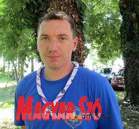 Péter Tamás, a topolyai Petőfi Sándor cserkészcsapat parancsnoka (Kiss Zoltán felvétele) Péter Tamás, a topolyai Petőfi Sándor cserkészcsapat parancsnoka (Kiss Zoltán felvétele)