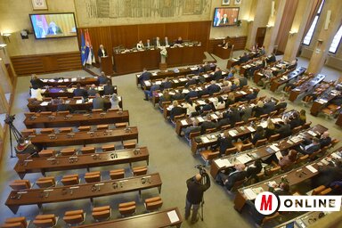 Egészségügyi és kisebbségpolitikai kérdéseket vitattak meg az ülésteremben – az ellenzék jó része nélkül (Fotó: Ótos András)