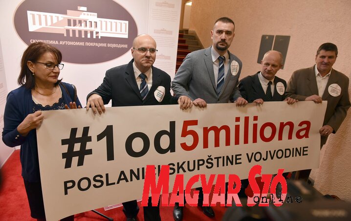 Az ellenzékiek a tüntetőkkel vállaltak szolidaritást (Fotó: Ótos András)