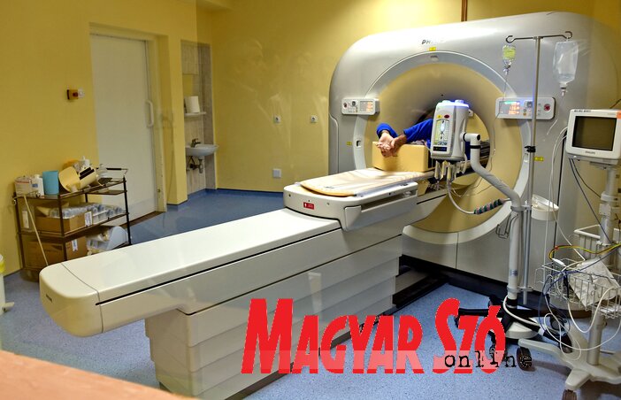 Az új CT-gép a hozzá szükséges helyiség felszerelésével együtt mintegy 45 millió dinárba került (Fotó: Gergely Árpád)