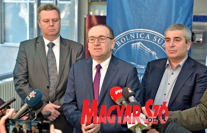 Dr. Slobodan Puškar, dr. Zoran Gojković és Bogdan Laban (Fotó: Gergely Árpád) Dr. Slobodan Puškar, dr. Zoran Gojković és Bogdan Laban (Fotó: Gergely Árpád)