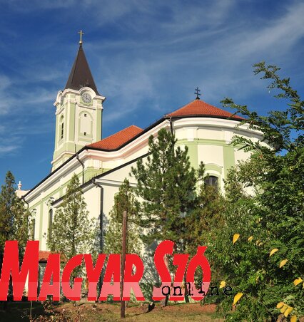A csókai Szentháromság-templom kerítése még hiányzik (Gergely József felvétele) A csókai Szentháromság-templom kerítése még hiányzik (Gergely József felvétele)