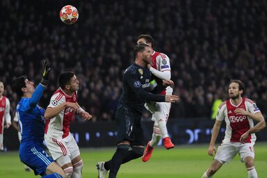Tadić akadályozta Courtois-t (Fotó: Beta/AP)