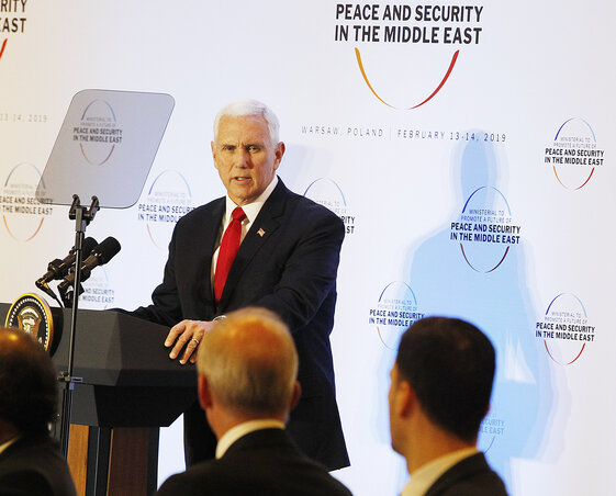 Mike Pence a nyomásgyakorlás fokozását helyezte kilátásba, ha a teheráni rezsim nem változtat magatartásán (fotó: AP/Beta) Mike Pence a nyomásgyakorlás fokozását helyezte kilátásba, ha a teheráni rezsim nem változtat magatartásán (fotó: AP/Beta)