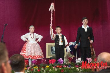 A gombosi gyerekek fellépése (L. Móger Tímea felvétele)