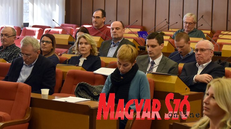 Az újvidéki közvitán a politikamentesség és a kisebbségi tájékoztatás igényeinek figyelembe vétele mellett szálltak síkra (Fotó: Ótos András) Az újvidéki közvitán a politikamentesség és a kisebbségi tájékoztatás igényeinek figyelembe vétele mellett szálltak síkra (Fotó: Ótos András)