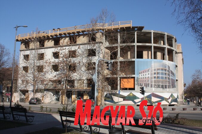 A végéhez közeledik a szálloda felső szintjeinek bontása (Kazinczy Paszterkó Diana felvétele)