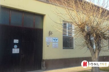 A magyarkanizsai épületben jelenleg huszonkilenc személlyel foglalkoznak (Jenei Klementina felvétele)