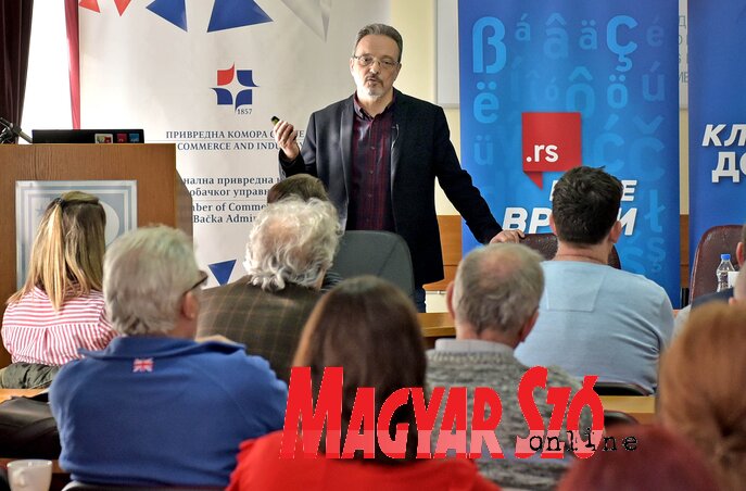 Predrag Milićević előadásában az önálló internetcím előnyeiről beszélt (Fotó: Gergely Árpád) Predrag Milićević előadásában az önálló internetcím előnyeiről beszélt (Fotó: Gergely Árpád)