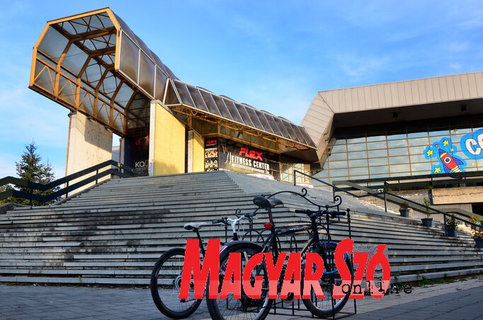 A szerdai képviselő-testületi ülésen több mint 30 napirendi pontot vitattak meg a városi honatyák, a SPENS vagyonügyi helyzetének alakulásáról is döntöttek (Dávid Csilla felvétele)