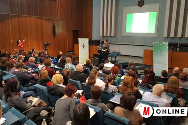 Olyan lesz a jövő, mint amilyen a ma iskolája – idézte Jerasz Anikó Szent-Györgyi Albertet a pedagógusokhoz szólva (Pesevszki Evelyn felvétele)