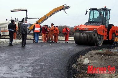 Még két év és elkerülik a kamionok a várost (Kecskés István felvétele)