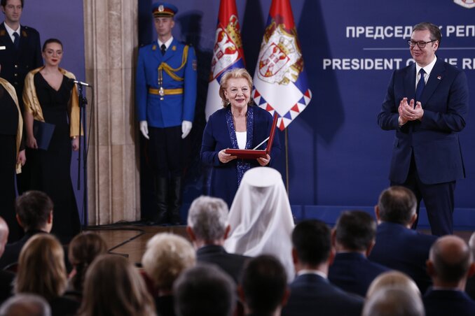 Radmila Živković színművész ezüstfokozatú gyertyaszentelői érdemrendbeli kitüntetést kapott (Fotó: Beta) Radmila Živković színművész ezüstfokozatú gyertyaszentelői érdemrendbeli kitüntetést kapott (Fotó: Beta)