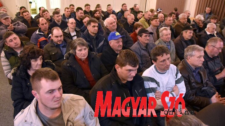 Az utolsó hely is elkelt a helyi közösség nagytermében (ótos András felvétele) Az utolsó hely is elkelt a helyi közösség nagytermében (ótos András felvétele)