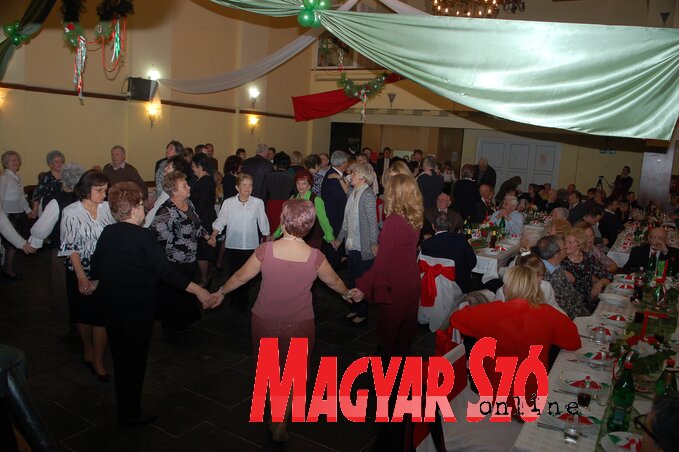 Ki hogy tudott, úgy táncolt (Fotó: Bozsoki Valéria) Ki hogy tudott, úgy táncolt (Fotó: Bozsoki Valéria)