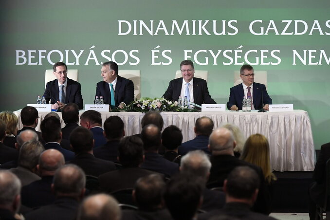 Varga Mihály, Orbán Viktor, Parragh László és Matolcsy György (fotó: MTI) Varga Mihály, Orbán Viktor, Parragh László és Matolcsy György (fotó: MTI)