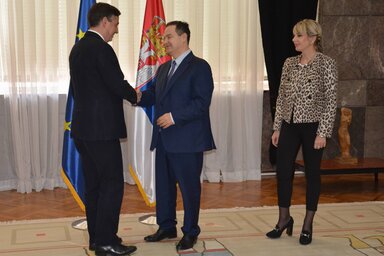David McAllistert (kíséretében Jadranka Joksimović integrációs miniszerrel) a nap folyamán Ivica Dačić külügyminiszter is fogadta (Fotó: Beta)