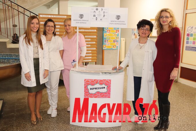 Az egészségház szakmunkatársai ezúttal a depresszióval kapcsolatos tudnivalókra hívták fel a figyelmet (Puskás Károly felvétele)