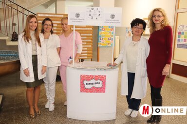 Az egészségház szakmunkatársai ezúttal a depresszióval kapcsolatos tudnivalókra hívták fel a figyelmet (Puskás Károly felvétele)