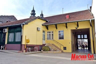 A Vöröskeresztben átvállalják a nagyobb méretű ruhaneműk mosását és vasalását (Fotó: Gergely Árpád)