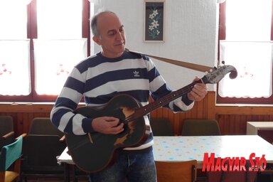 A kontra szabadságot ad a zenésznek (Gruik Zsuzsa felvétele)