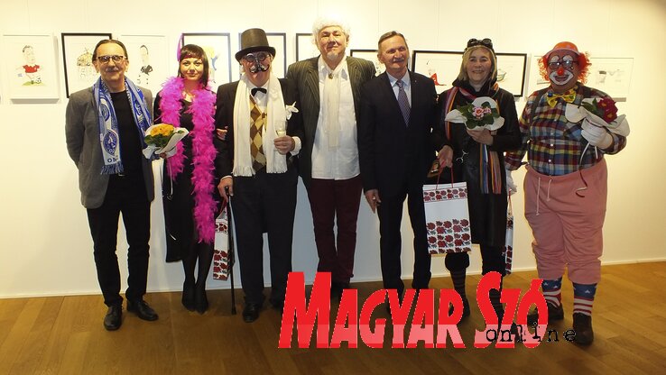 Dezső János igazgató a rendezvény főszereplőivel Dezső János igazgató a rendezvény főszereplőivel