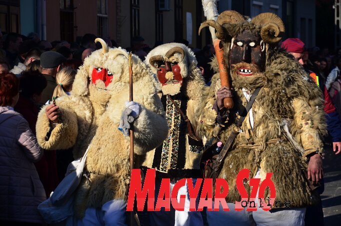 Három busó (Fotó: Dávid Csilla) Három busó (Fotó: Dávid Csilla)