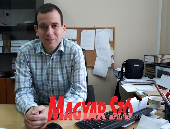 Ifj. Fodor István: Szerbiában elsőként szeretnénk bevezetni a savmentes papírdobozban való tárolást (Fotó: Homolya Horváth Ágnes) Ifj. Fodor István: Szerbiában elsőként szeretnénk bevezetni a savmentes papírdobozban való tárolást (Fotó: Homolya Horváth Ágnes)