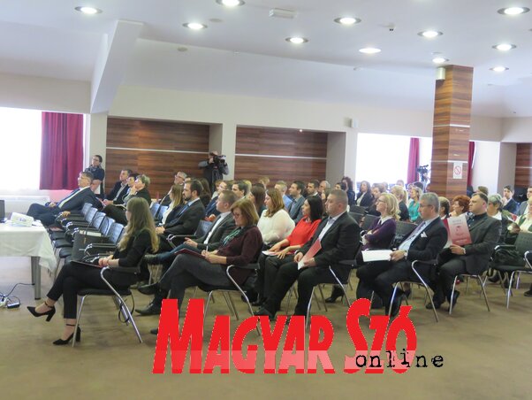 A tanácskozáson vajdasági, magyarországi és erdélyi szakemberek vettek részt (Lackó Varjú Sára felvétele)