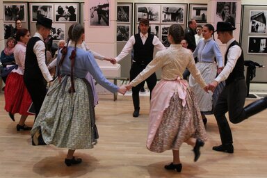 Az óbecsei Kiscimbora táncegyüttes Tisza-menti táncokat mutatott be