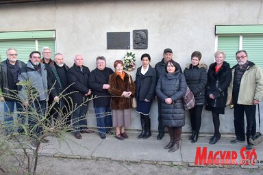 Törökkanizsán megkoszorúzták a Romhányi Ibi színésznő szülőházán található emléktáblát