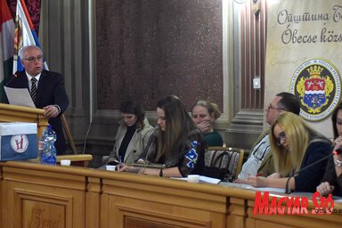 Hajnal Jenő: Nem zárunk be iskolákat, hanem korszerűsítjük azokat, ha a szülőföldjükön akarjuk tartani az embereket