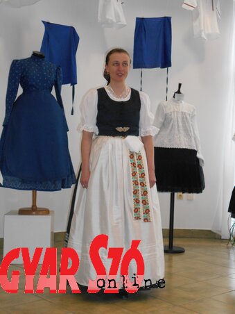 Tajti Erzsébet tanfolyamvezető, ruhaipari szakoktató (Gruik Zsuzsa felvétele) Tajti Erzsébet tanfolyamvezető, ruhaipari szakoktató (Gruik Zsuzsa felvétele)