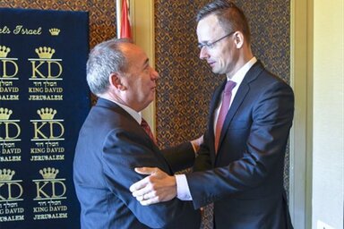 Yuval Rotem, az izraeli külügyminisztérium főigazgatója fogadja Szijjártó Péter külgazdasági és külügyminisztert Jeruzsálemben (fotó: MTI)