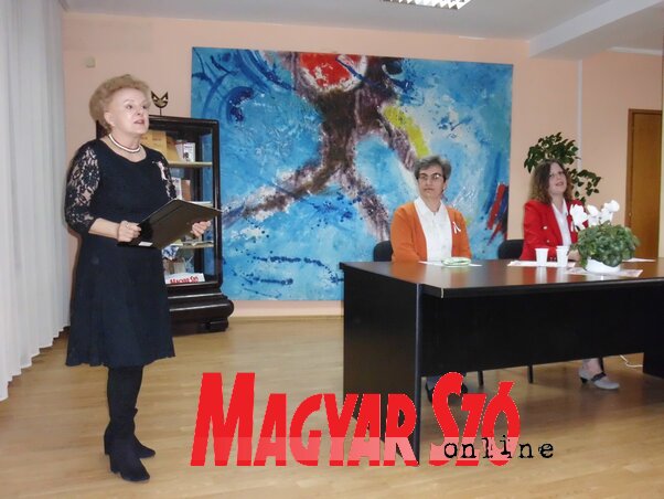 Fésűs Mária (balról), Törőcsik Rozália és Botka Andrea (Stanyó Tóth Gizella felvétele) Fésűs Mária (balról), Törőcsik Rozália és Botka Andrea (Stanyó Tóth Gizella felvétele)