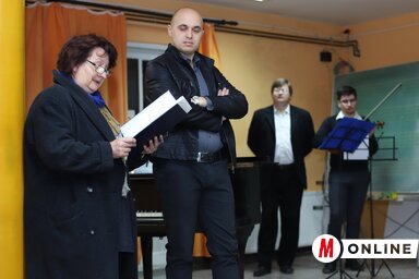 Linka B. Gabriella Kormos Róbert alkotásait méltatja (Fotó: Lakatos János)