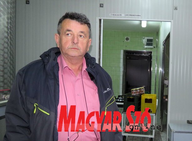 Budai István: A méz kivitele is lehetséges (Fotó: Kecskés István) Budai István: A méz kivitele is lehetséges (Fotó: Kecskés István)