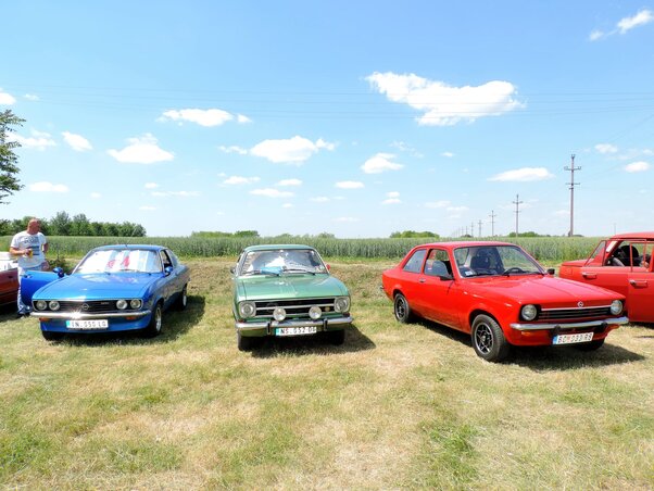 Veterán Opel típusú személygépkocsik a két évvel ezelőtt Adahatáron megrendezett oldtimer-találkozón (Fotó: Horváth Zsolt)