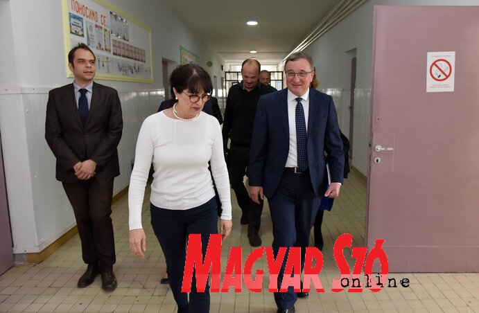 A Žarko Zrenjanin iskolában lecserélték a nyílászárókat (Fotó: Ótos András) A Žarko Zrenjanin iskolában lecserélték a nyílászárókat (Fotó: Ótos András)