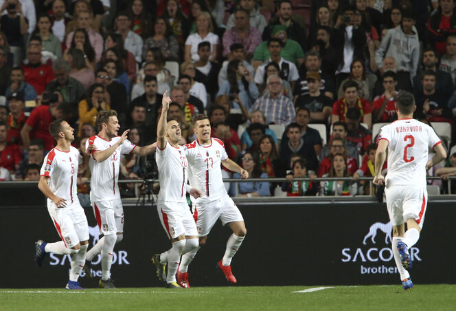 Tadić gólja értékes pontot jelentett Szerbiának (Fotó: Beta/AP)