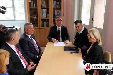 Nemanja Simović sportügyi tanácsos, Bogdan Laban polgármester, Avram Veso egyesületi elnök, Zoran Đorđević miniszter és Biljana Barošević miniszterhelyettes (Fotó: Benedek Miklós)