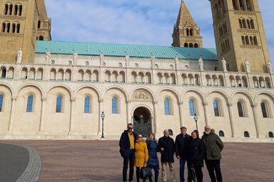 A házasság világnapját ünneplő pécsi rendezvény Topolya községből érkezett vendégei, balról a Balázs házaspár