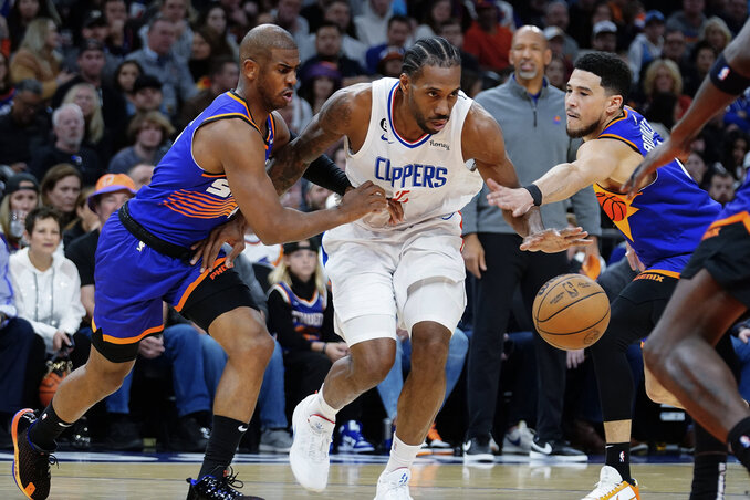 Chris Paul (balról) az NBA történetének egyik legjobb és leggyorsabb kezű labdalopója (Fotó: Beta/AP)