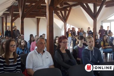 Diákok és szülők egyaránt érdeklődnek a gimnázium iránt (Gruik Zsuzsa felvétele)