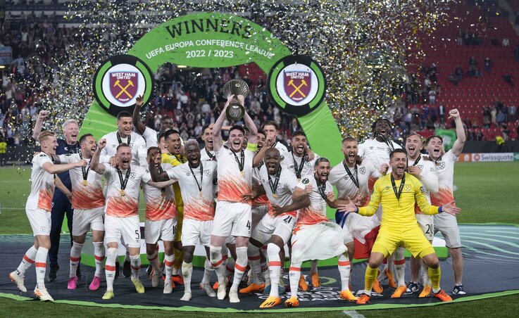 A West Ham ünnepli a trófeát (Fotó: Beta/AP)