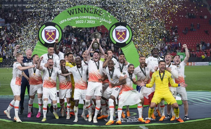 A West Ham ünnepli a trófeát (Fotó: Beta/AP) A West Ham ünnepli a trófeát (Fotó: Beta/AP)