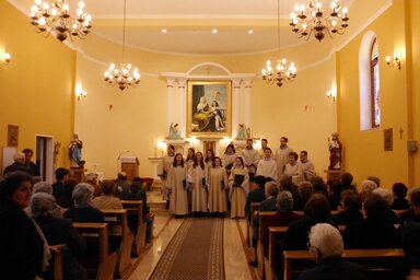 A Kapisztrán kórus Maradékon, a Szent Anna-templomban (Stanyó Tóth Gizella felvétele)