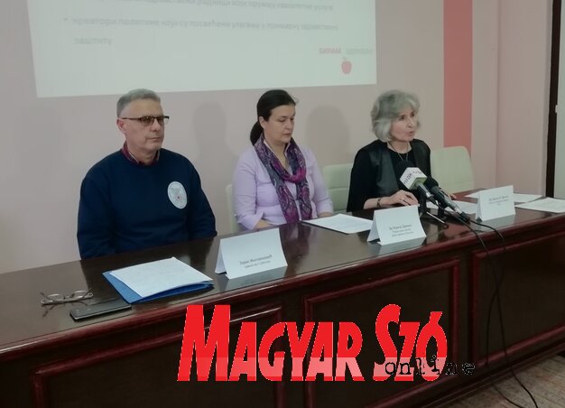 Zoran Milovanović, dr. Verica Dronjak és dr. Zorica V. Dragaš (Fotó: Patyi Szilárd) Zoran Milovanović, dr. Verica Dronjak és dr. Zorica V. Dragaš (Fotó: Patyi Szilárd)