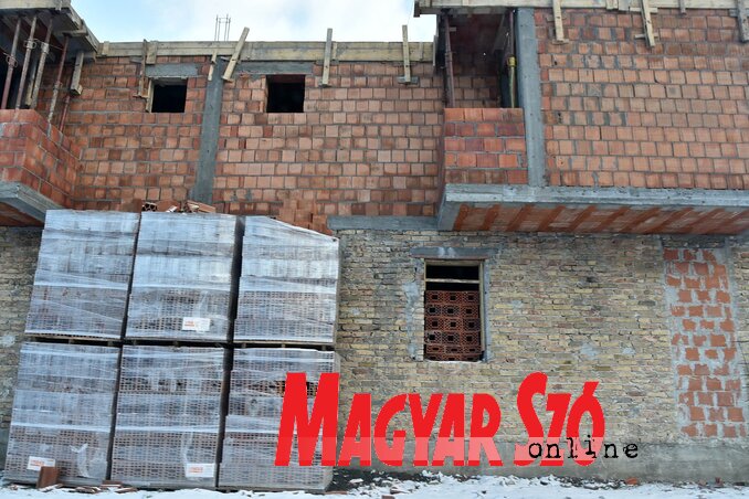 Egyelőre kevesen érdeklődnek az engedély nélkül felépített létesítmények törvényesítése iránt. Az összeírás elkezdődött (Illusztráció) (Ótos András felvétele)