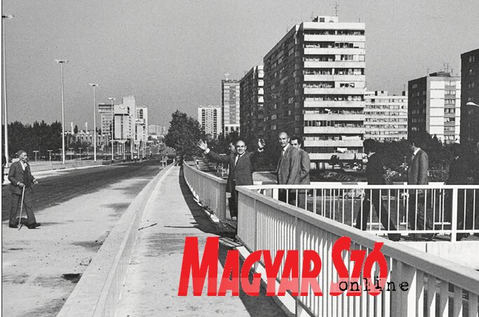 Jovan Dejanović 1974 és 1982 között állt Újvidék élén, minden idők legnépszerűbb polgármestereként ismerjük. A felvétel 1981-ben, nem sokkal a Szabadság híd első megnyitója előtt készült, amikor a polgármester meglátogatta az építkezést (Lazukics Anna felvétele)